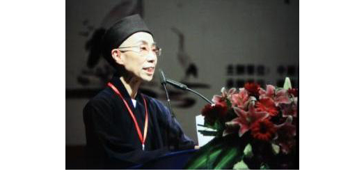 2011年国際道教フォーラム(International taoist forum)で論文発表をする早島妙聴道家道学院副道長