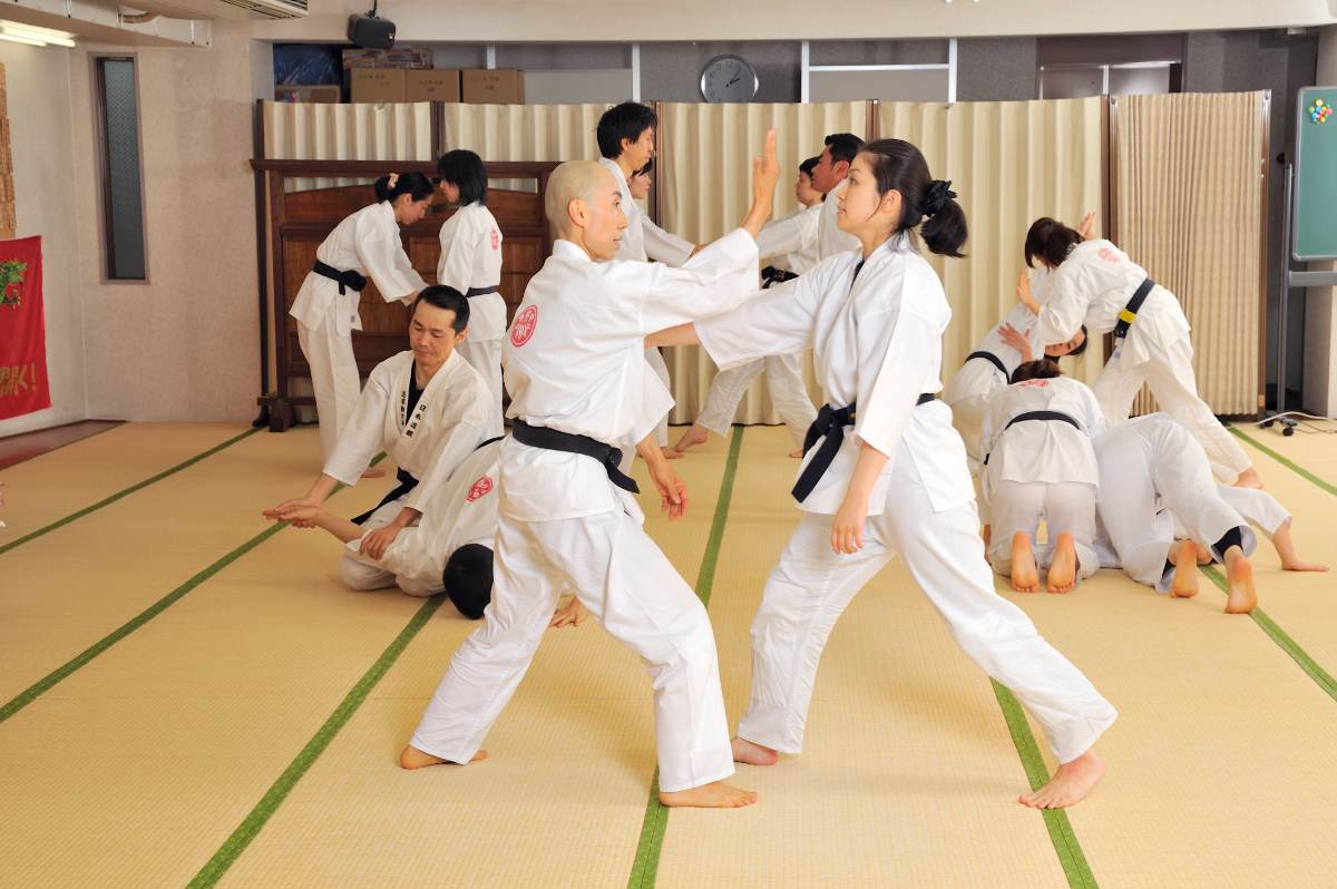 道家 動功術の稽古風景