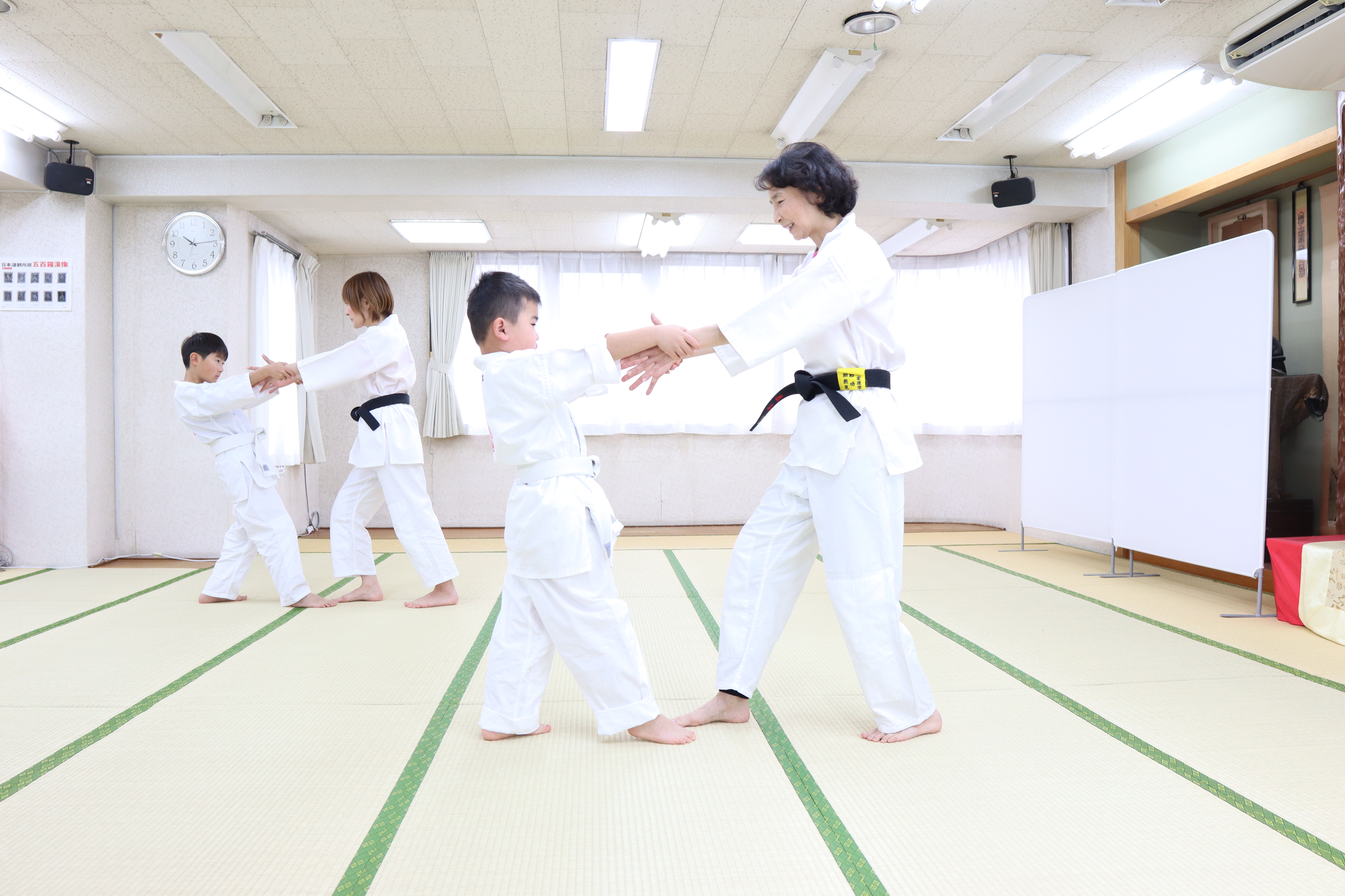 道家 動功術の稽古の様子