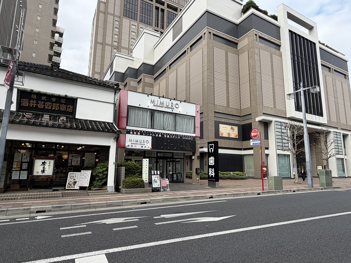 浦和ロイヤルパインズホテル横