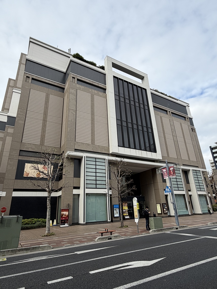 浦和ロイヤルパインズホテル過ぎたファミリーマート