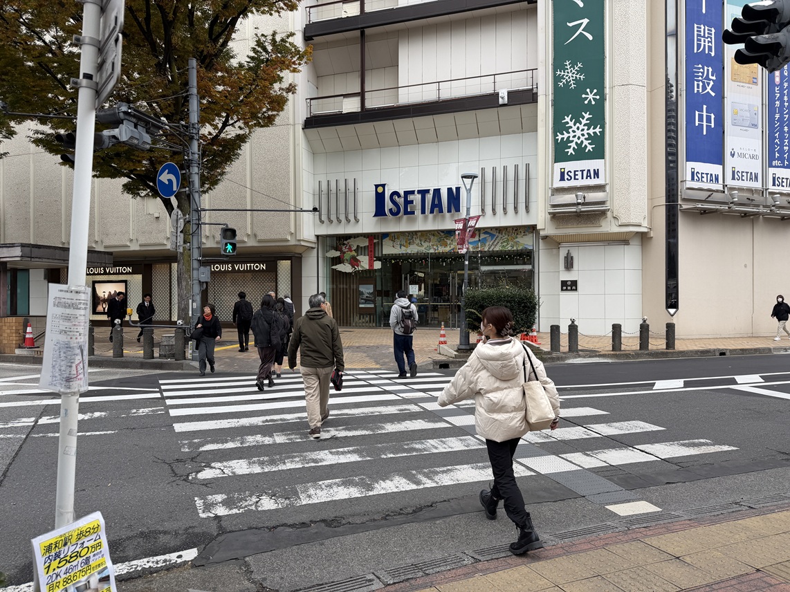 JR浦和駅西口伊勢丹前