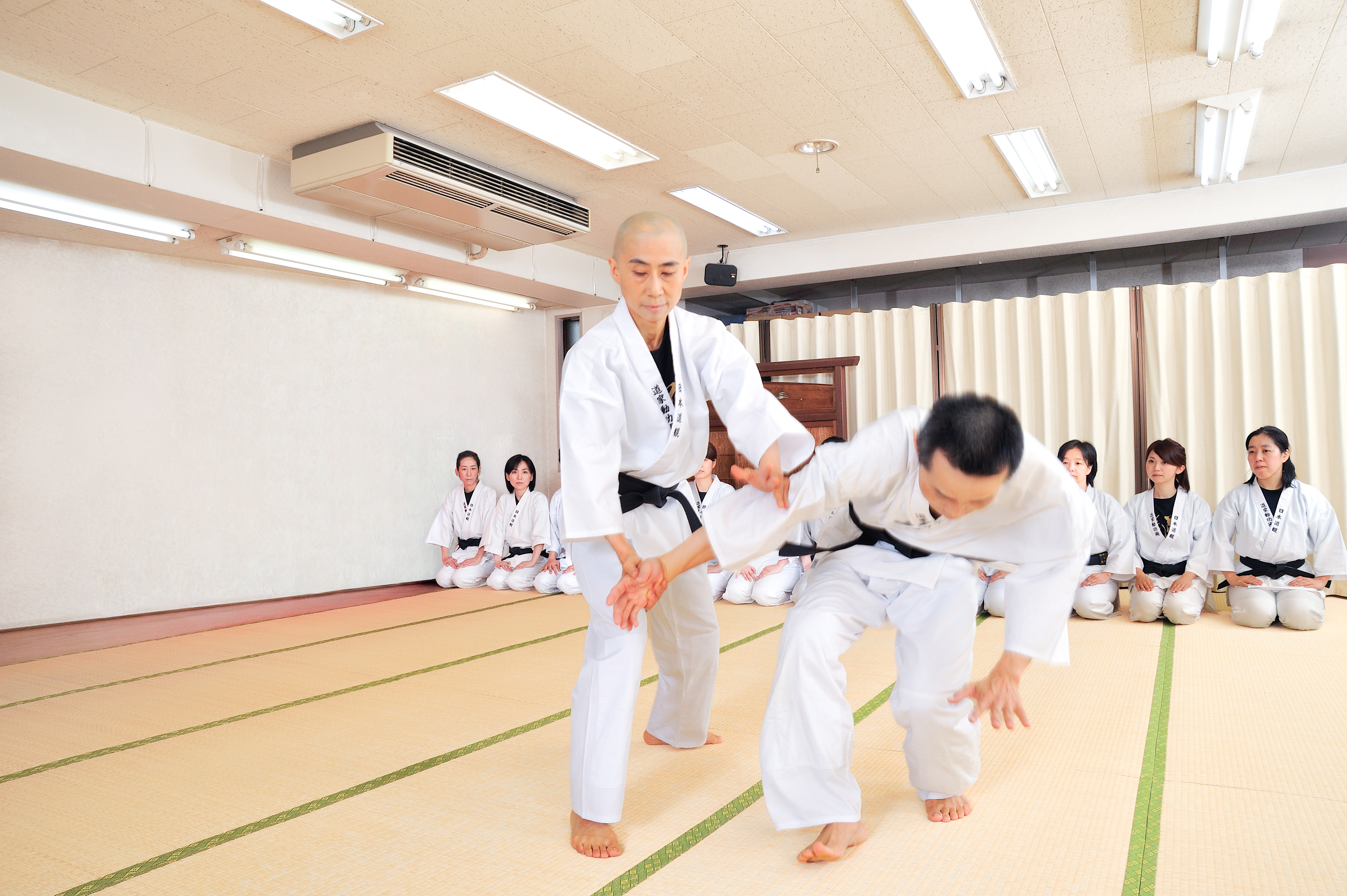 道家道学院 埼玉校での道家 動功術の稽古風景