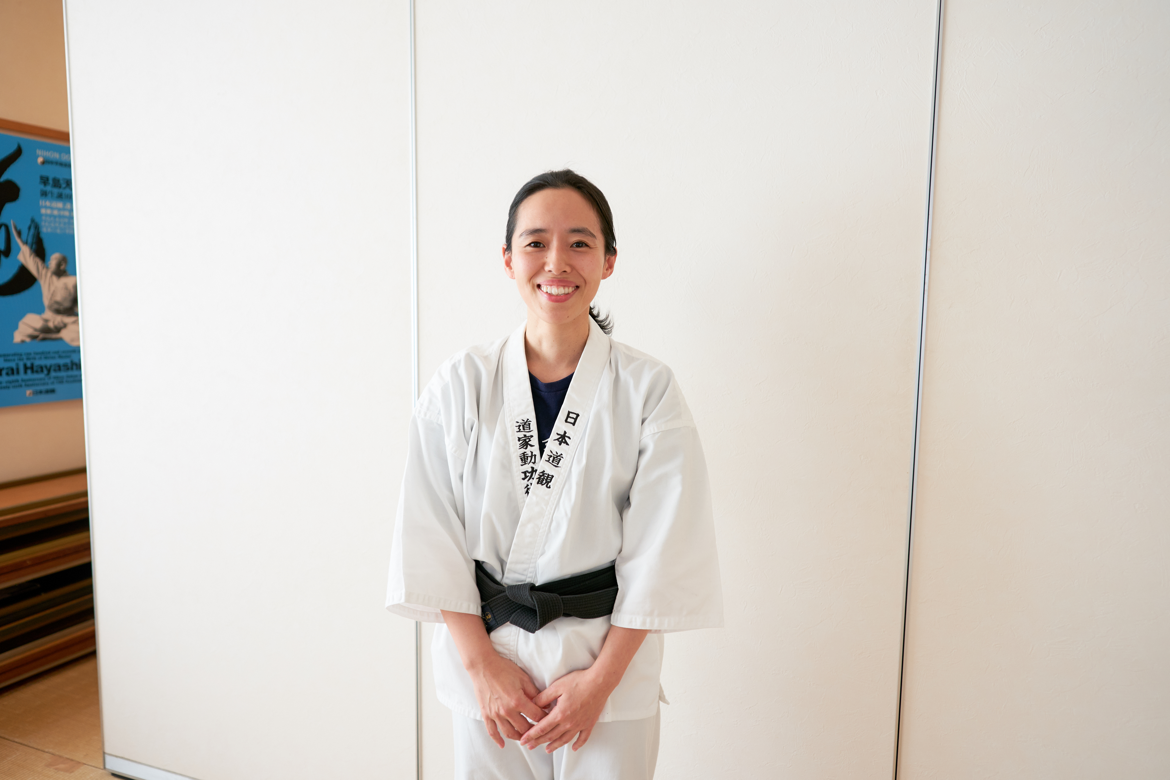 道家道学院 埼玉校で道家 動功術の稽古に励む30代女性の受講生